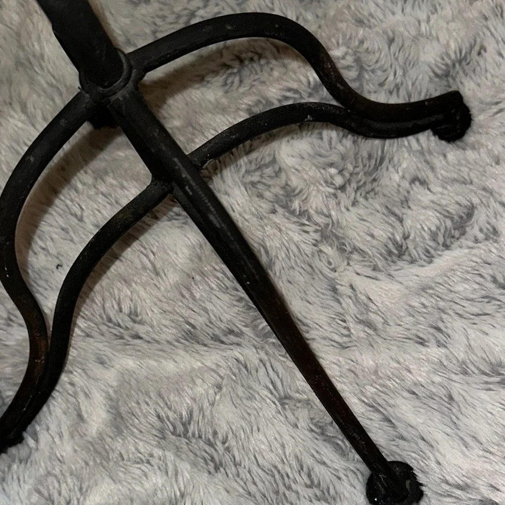 Parisian Bathtub Metal Towel Rack Stand French Country Scrolled Wrought Iron
